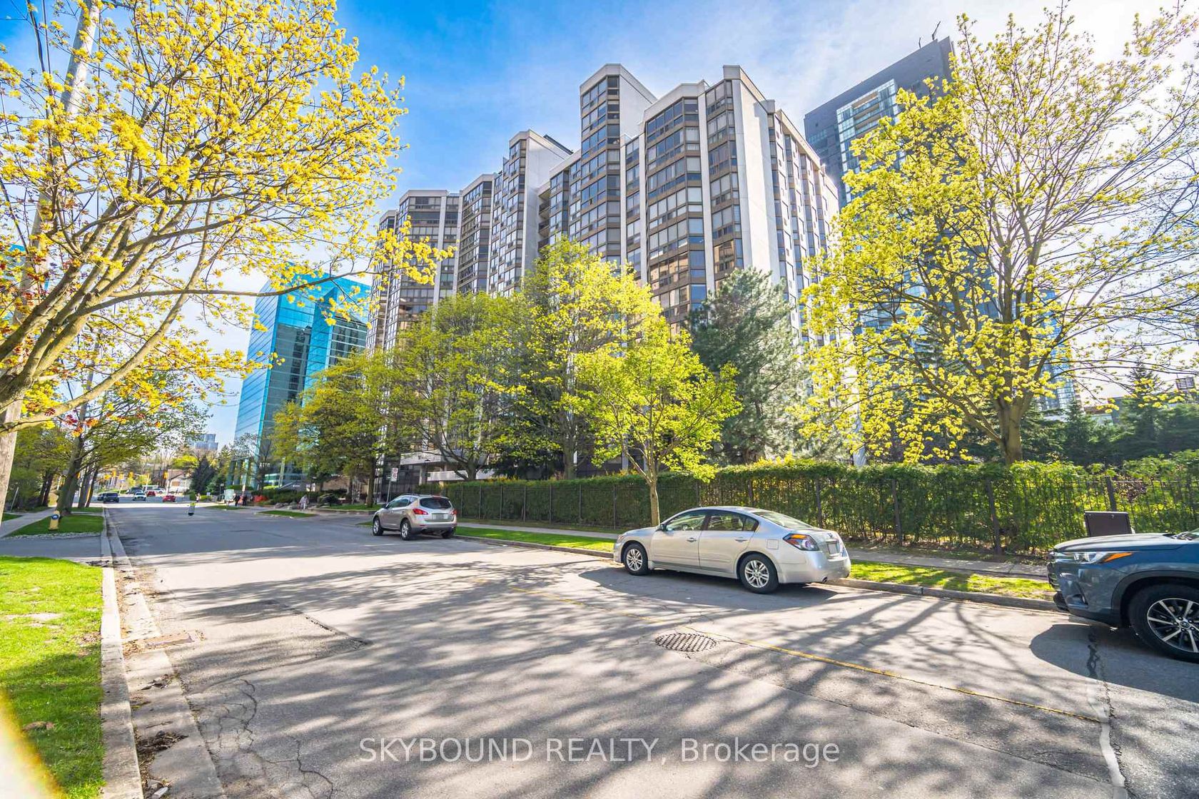 511 - 10 Kenneth Avenue, Willowdale East, Toronto 