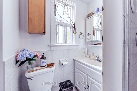 Photo 16 at 133 Drayton Avenue, Woodbine Corridor, Toronto
