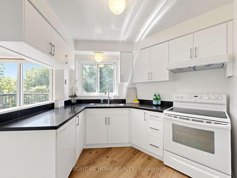 Photo 13 at 14 - 20 Budgell Terrace, Swansea, Toronto