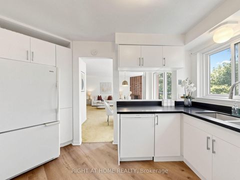 Photo 14 at 14 - 20 Budgell Terrace, Swansea, Toronto