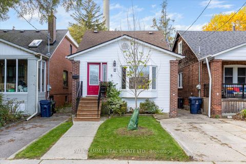 Photo 1 at 4 Binswood Avenue, East York, Toronto