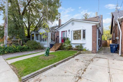 Photo 2 at 4 Binswood Avenue, East York, Toronto