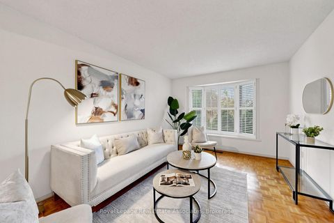 Photo 1 at 9 Kingsplate Crescent, Clairville, Toronto