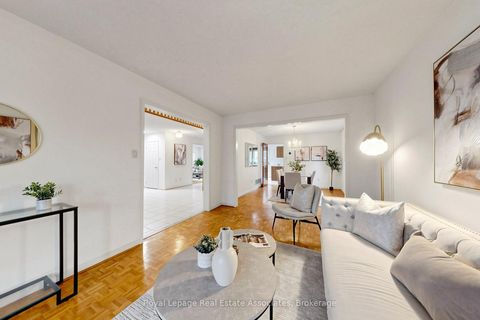 Photo 4 at 9 Kingsplate Crescent, Clairville, Toronto