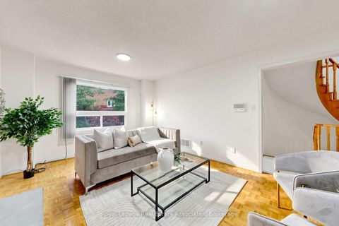 Photo 10 at 9 Kingsplate Crescent, Clairville, Toronto