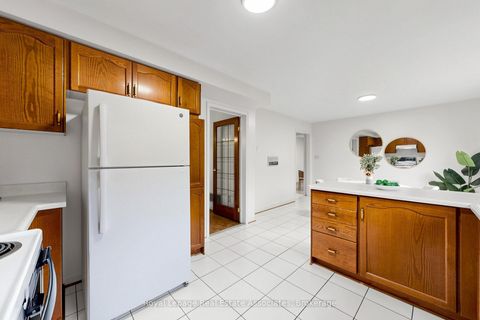Photo 15 at 9 Kingsplate Crescent, Clairville, Toronto