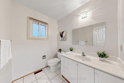 Photo 20 at 9 Kingsplate Crescent, Clairville, Toronto