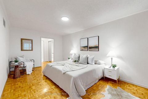 Photo 28 at 9 Kingsplate Crescent, Clairville, Toronto