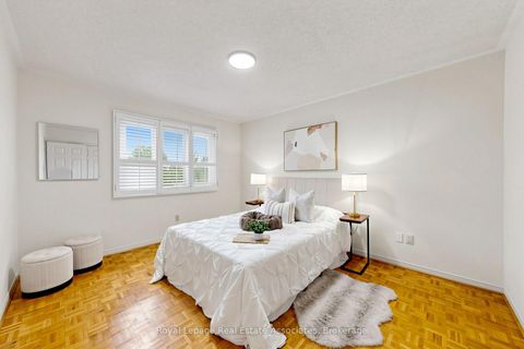 Photo 33 at 9 Kingsplate Crescent, Clairville, Toronto