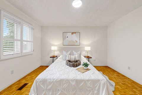 Photo 34 at 9 Kingsplate Crescent, Clairville, Toronto