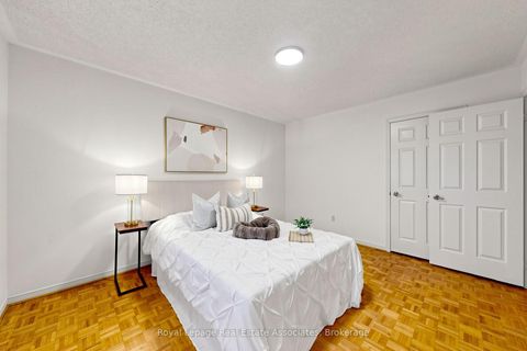 Photo 35 at 9 Kingsplate Crescent, Clairville, Toronto