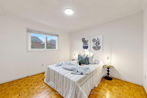 Photo 36 at 9 Kingsplate Crescent, Clairville, Toronto