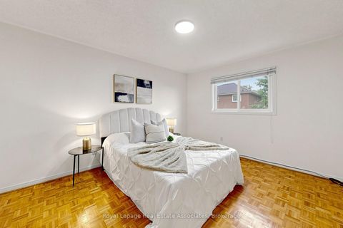 Photo 39 at 9 Kingsplate Crescent, Clairville, Toronto