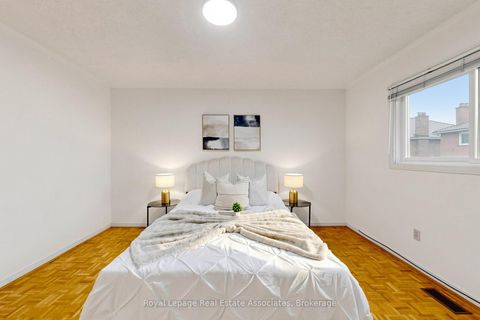 Photo 40 at 9 Kingsplate Crescent, Clairville, Toronto