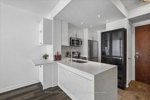 Photo 14 at 703 - 85 Bloor Street E, Yonge Corridor, Toronto