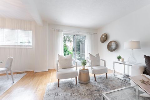 Photo 4 at 15 - 10 Leith Hill Road, Don Valley Village, Toronto