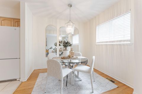 Photo 6 at 15 - 10 Leith Hill Road, Don Valley Village, Toronto