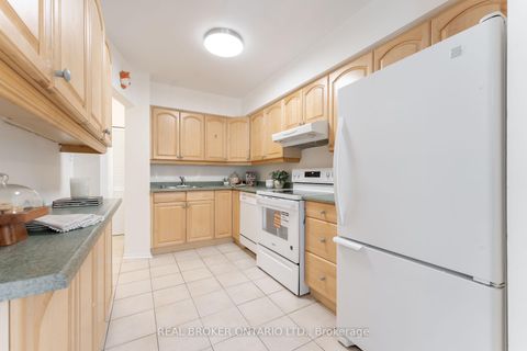 Photo 8 at 15 - 10 Leith Hill Road, Don Valley Village, Toronto