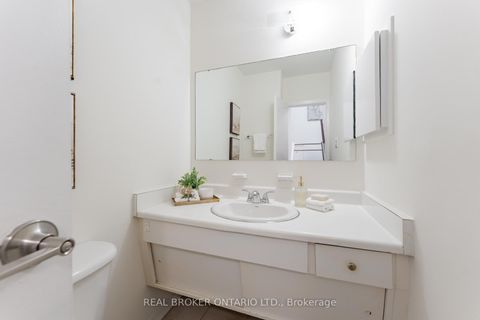 Photo 10 at 15 - 10 Leith Hill Road, Don Valley Village, Toronto