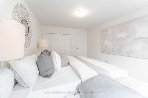 Photo 12 at 15 - 10 Leith Hill Road, Don Valley Village, Toronto