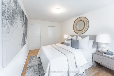 Photo 14 at 15 - 10 Leith Hill Road, Don Valley Village, Toronto