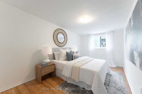 Photo 15 at 15 - 10 Leith Hill Road, Don Valley Village, Toronto