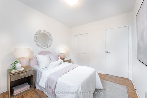 Photo 16 at 15 - 10 Leith Hill Road, Don Valley Village, Toronto