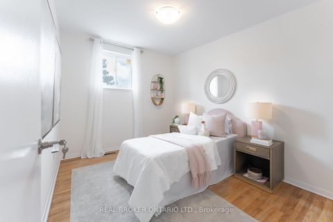 Photo 17 at 15 - 10 Leith Hill Road, Don Valley Village, Toronto