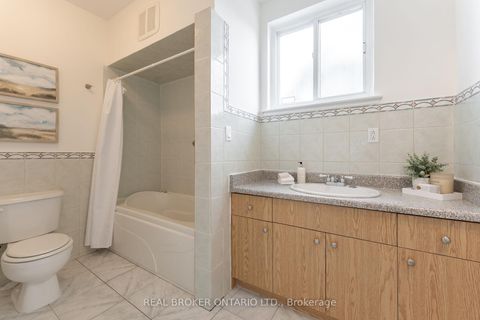 Photo 19 at 15 - 10 Leith Hill Road, Don Valley Village, Toronto