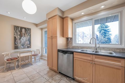 Photo 14 at 97 Poplar Crescent, Aurora Highlands, Aurora