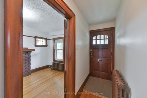 Photo 2 at 20 Bonnie Brae Boulevard, East York, Toronto