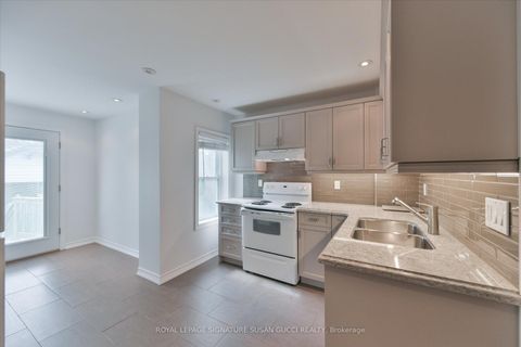 Photo 8 at 20 Bonnie Brae Boulevard, East York, Toronto