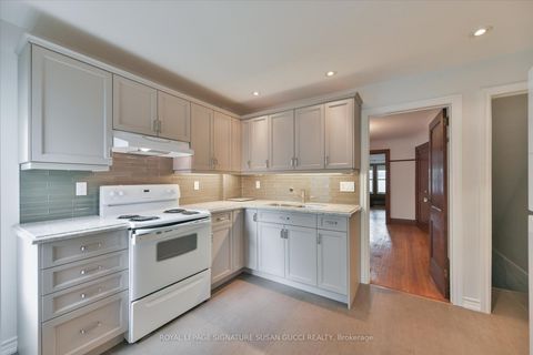 Photo 9 at 20 Bonnie Brae Boulevard, East York, Toronto