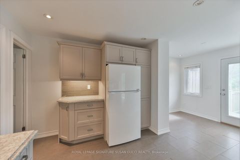 Photo 10 at 20 Bonnie Brae Boulevard, East York, Toronto