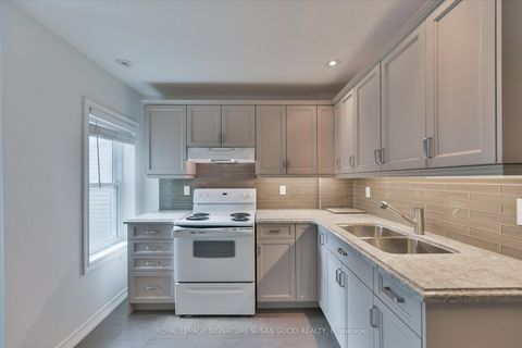 Photo 11 at 20 Bonnie Brae Boulevard, East York, Toronto