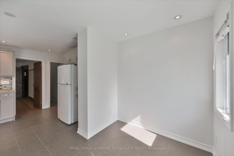 Photo 13 at 20 Bonnie Brae Boulevard, East York, Toronto