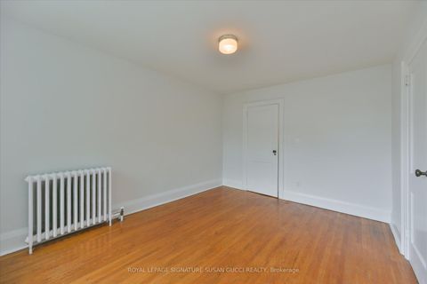 Photo 18 at 20 Bonnie Brae Boulevard, East York, Toronto