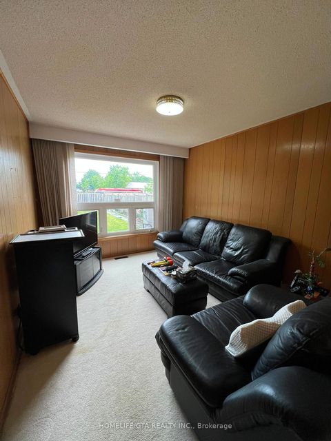 Photo 6 at 70 Tanjoe Crescent, Newtonbrook West, Toronto