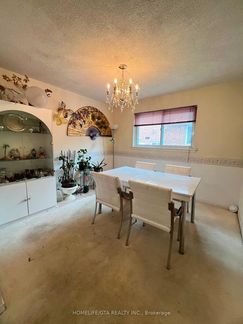Photo 8 at 70 Tanjoe Crescent, Newtonbrook West, Toronto