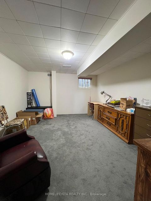 Photo 9 at 70 Tanjoe Crescent, Newtonbrook West, Toronto