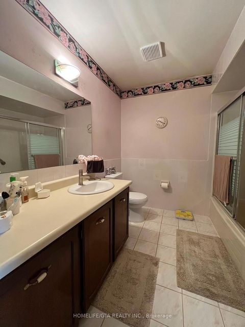 Photo 10 at 70 Tanjoe Crescent, Newtonbrook West, Toronto