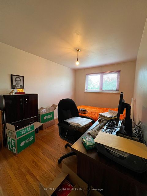 Photo 14 at 70 Tanjoe Crescent, Newtonbrook West, Toronto