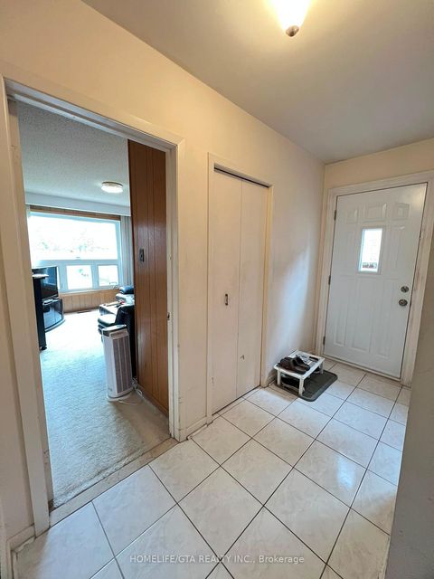 Photo 16 at 70 Tanjoe Crescent, Newtonbrook West, Toronto