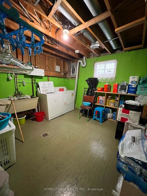 Photo 18 at 70 Tanjoe Crescent, Newtonbrook West, Toronto