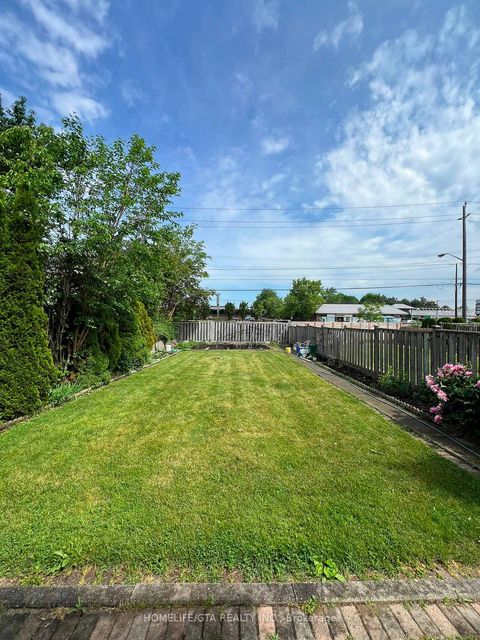 Photo 21 at 70 Tanjoe Crescent, Newtonbrook West, Toronto