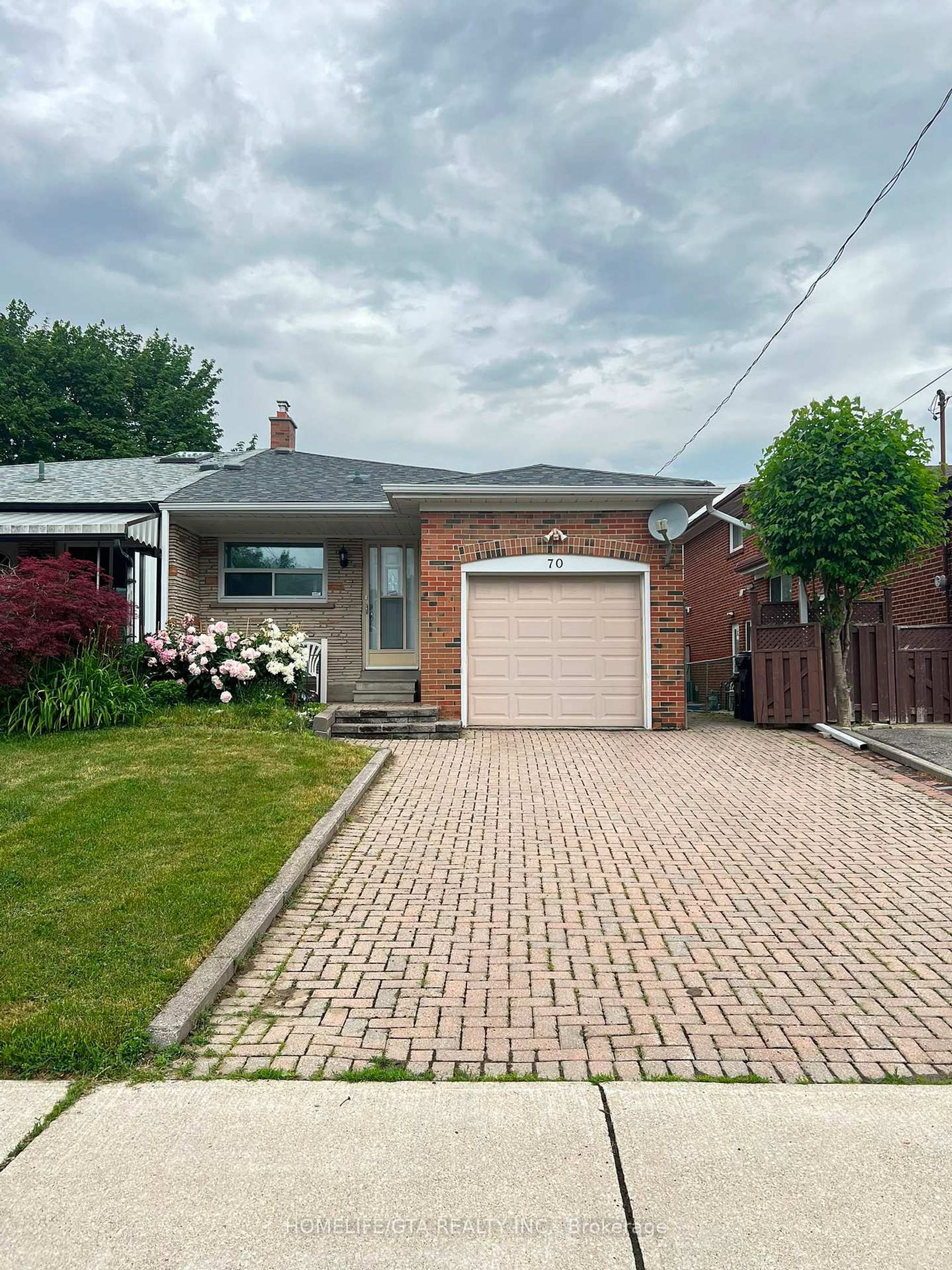 70 Tanjoe Crescent, Newtonbrook West, Toronto photo number 2