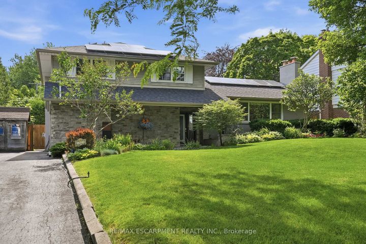 Photo 1 at 1321 Fairway Court, Tyandaga, Burlington