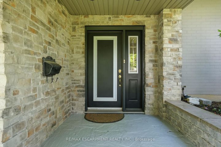 Photo 2 at 1321 Fairway Court, Tyandaga, Burlington