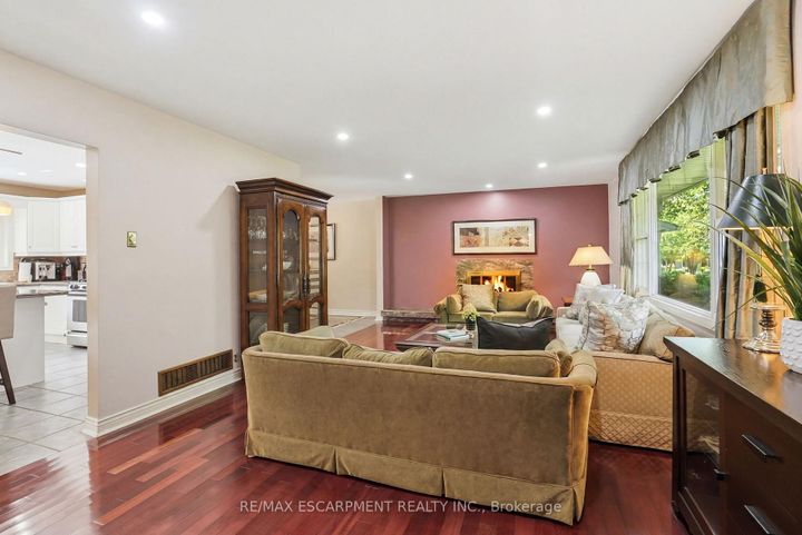 Photo 4 at 1321 Fairway Court, Tyandaga, Burlington