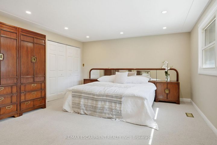 Photo 16 at 1321 Fairway Court, Tyandaga, Burlington
